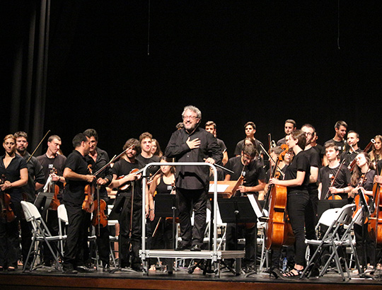La Orquestra Simfònica Caixa Ontinyent demuestra su alto nivel bajo la dirección de Miguel Romea
