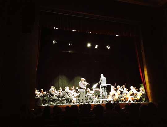Enrique Palomares y la Sinfónica Caixa Ontinyent protagonizan un concierto propio de las grandes orquestas